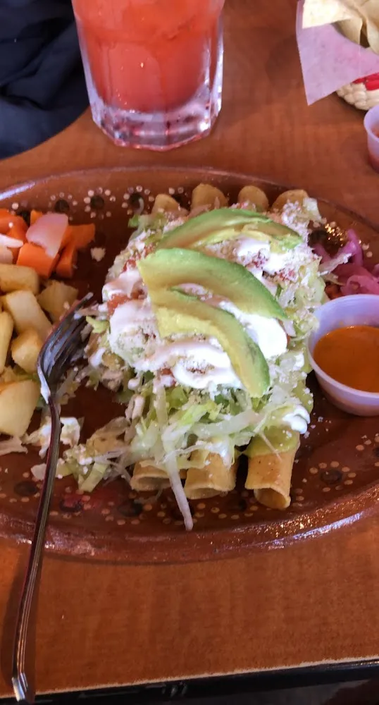 Enchiladas Rojas Pollo Bistek Queso